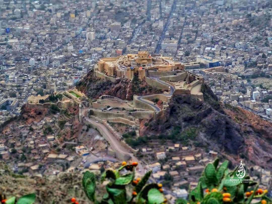 مقتل طفلة واصابة 5 مدنيين بتعز جراء قصف حوثي(صورة)