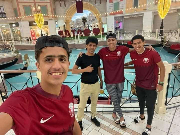 فضيحة .. لاعبي منتخبنا الوطني للناشئين يظهرون بقمصان منتخب قطر(صورة )