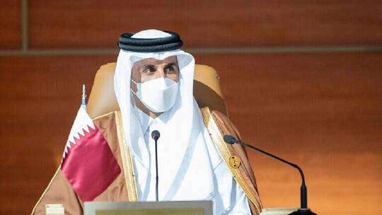أمير قطر ومسؤولون في الدولة يعزون العاهل السعودي