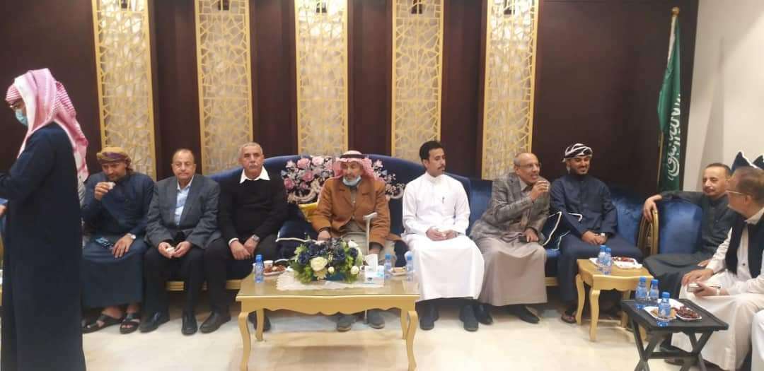الوفد التفاوضي للمجلس الانتقالي الجنوبي يؤدي واجب العزاء للشيخ المنصب مبارك باوزير بوفاة أخيه