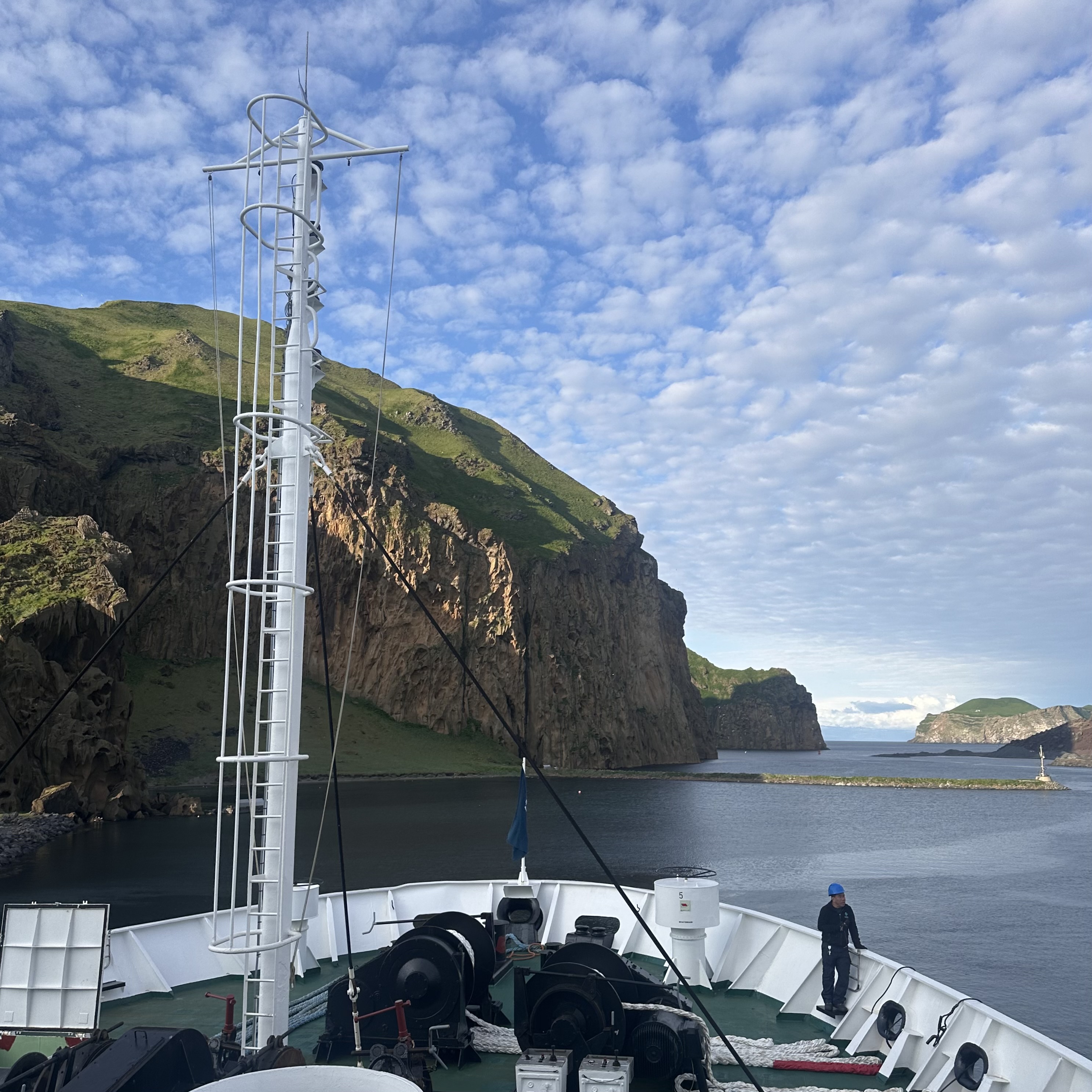 Approaching the port of Heimeay