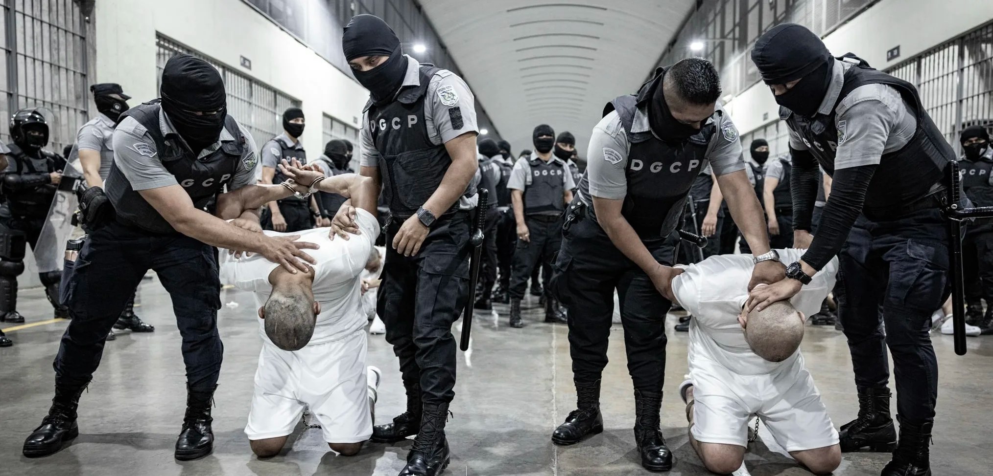 Venezuela exige repatriación tras deportación masiva / Venezuela denuncia deportación de 238 migrantes a El Salvador como "crimen"; exige repatriación y convoca protestas en Caracas. 🌎✈️ / Venezuela / Venezuela /