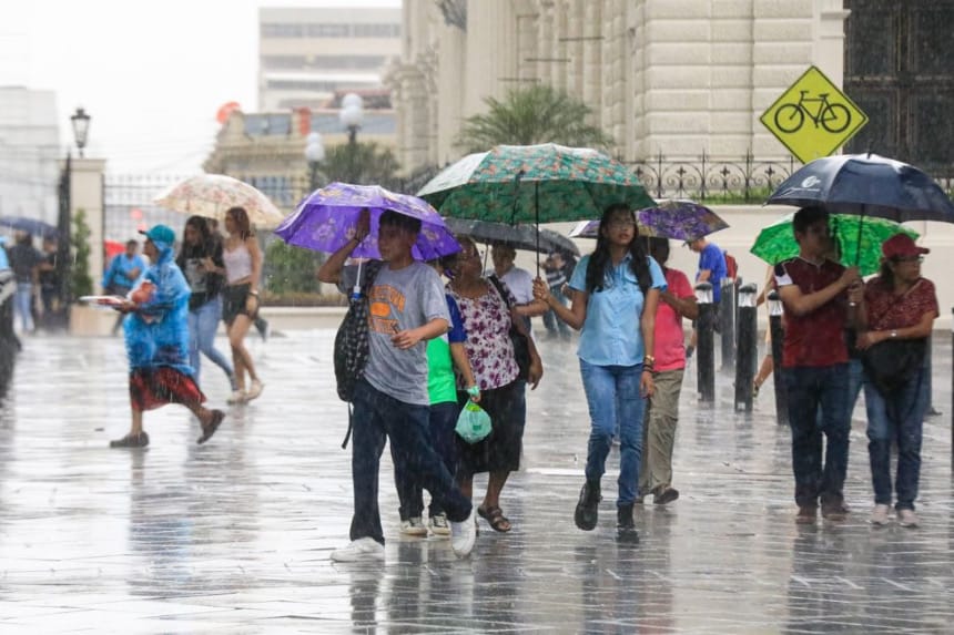 Tormenta Erick Aumenta Lluvias en El Salvador / La depresión tropical 5-E, ahora Tormenta Tropical Erick, intensifica lluvias en El Salvador y podría ser huracán el miércoles, alerta el MARN. / Emergencia / huracán México /