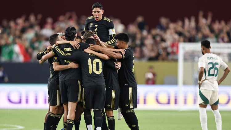 México avanza a semifinales de Copa Oro 2025 con victoria / México celebra su pase a semifinales de la Copa Oro 2025 tras vencer 2-0 a Arabia Saudita. ¡Conoce los detalles del triunfo! / Deporte / Alexis Vega /
