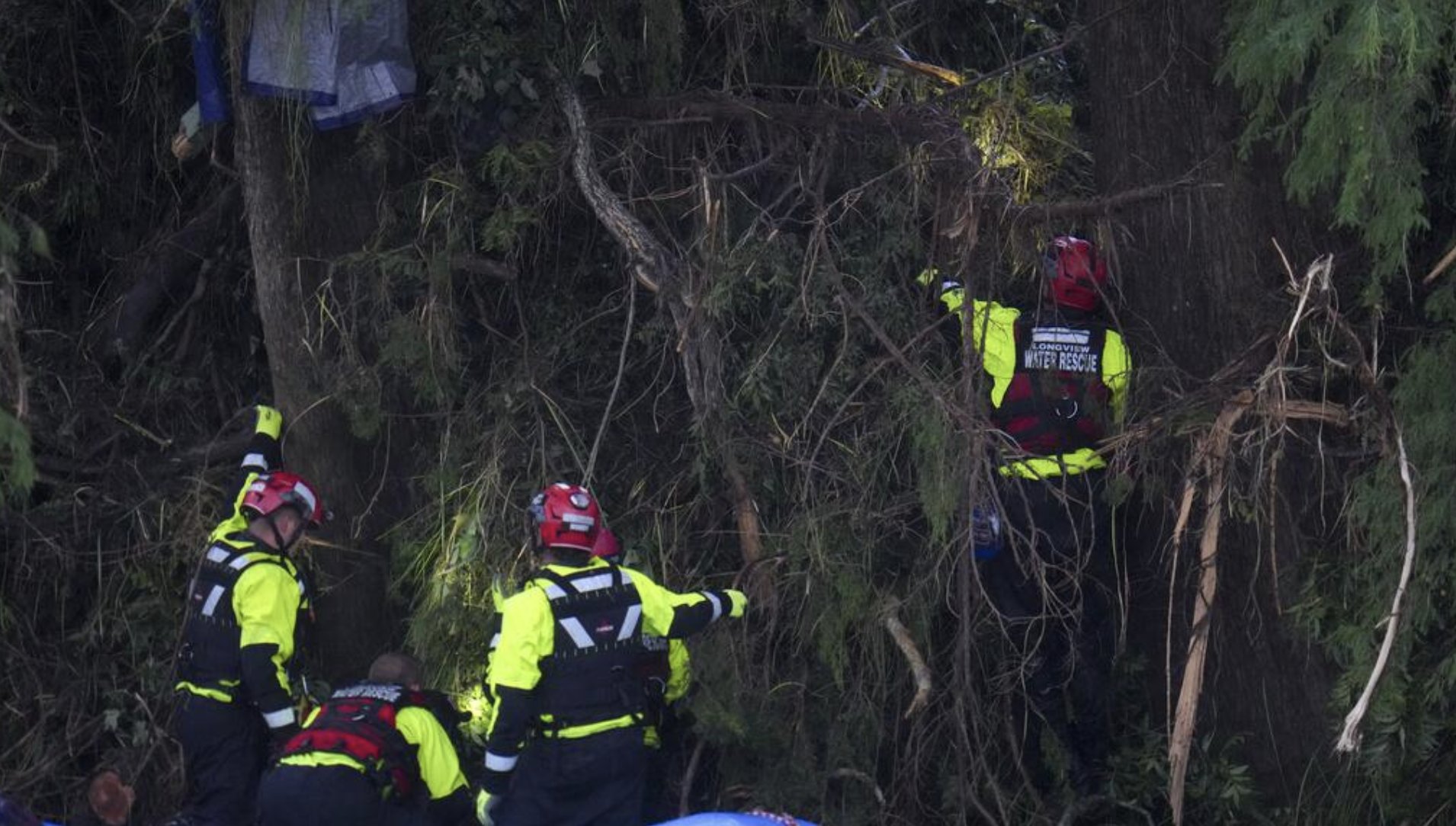 Inundaciones en Texas: 75 muertos, 27 en Camp Mystic, y labores de rescate continúan / Las inundaciones en Texas dejan al menos 75 muertos, con 27 víctimas en Camp Mystic. Continúan las labores de rescate y un aviso de inundación permanece vigente. / Desastres Naturales / aviso de inundación /