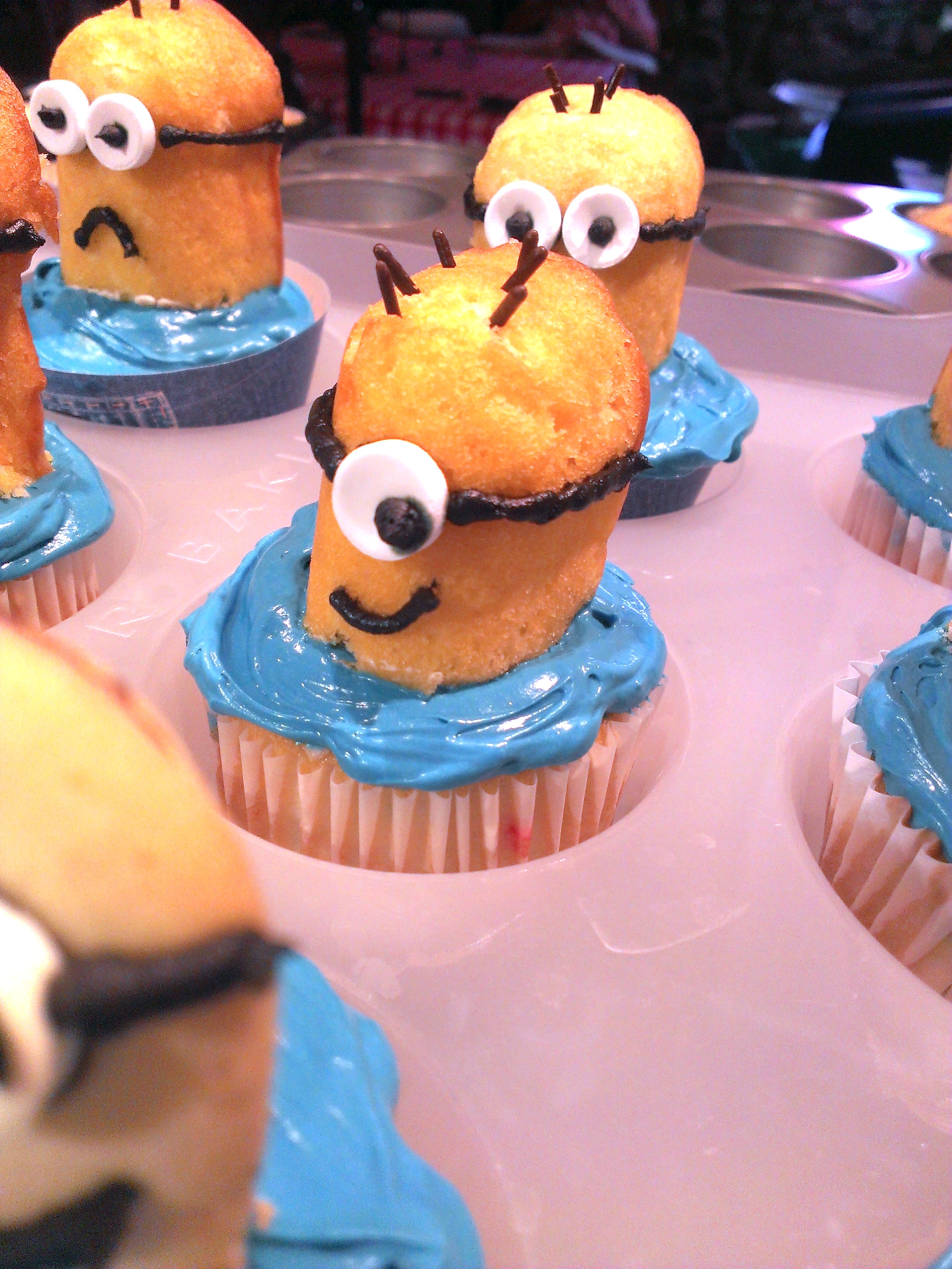 Happy Minion Cupcake