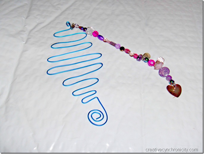 Wire and bead bookmarks CreativeCynchronicity.com the finished bookmark with blue rounded zigzag wire and assorted beads in pinks and purples
