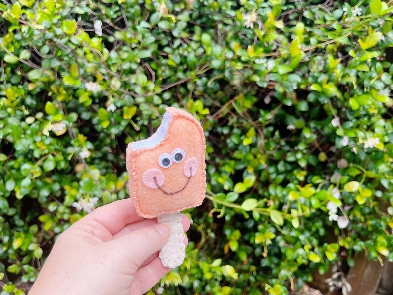 Stuffed Kawaii Popsicle with Kunin Felt by Creatively Beth #creativelybeth #kuninfelt #kawaii #popsicle #kids #craft