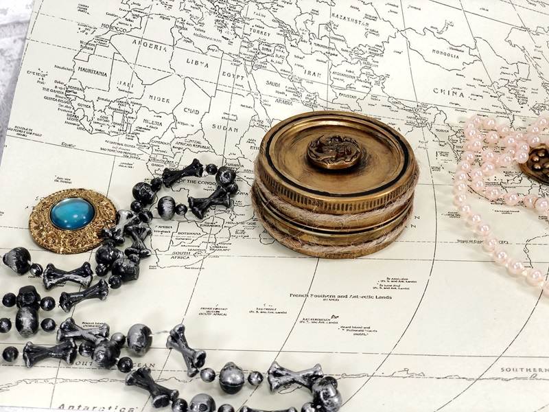 Pirate Compass Recycled Crafts for Kids Play Creatively Beth #creativelybeth #pirate #kids #craft #diy #recycled #play #compass #masonjar