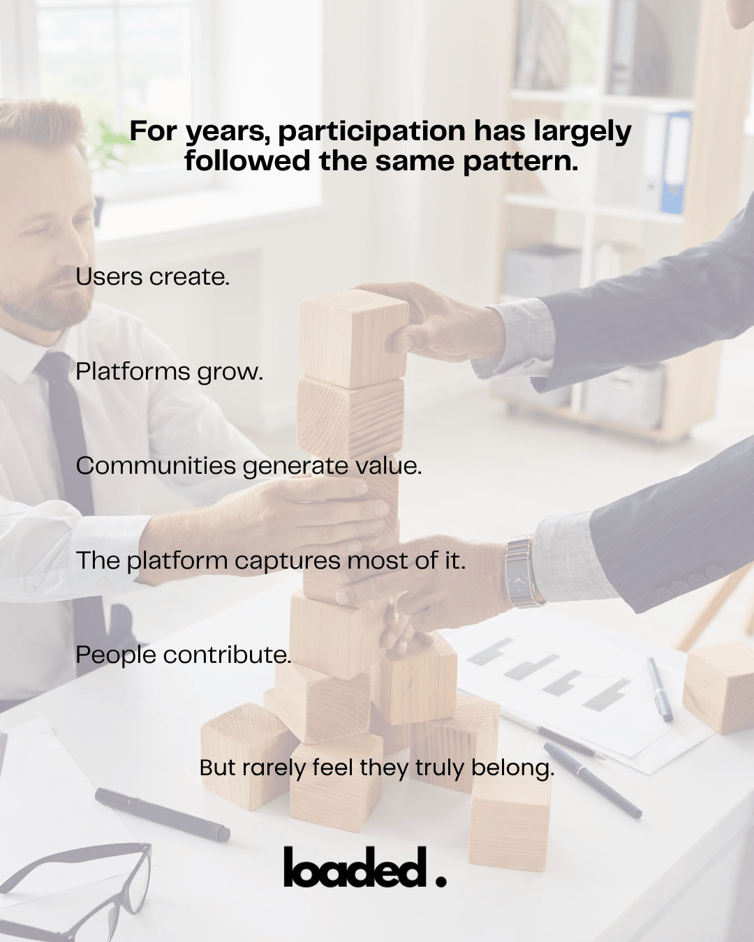 Two individuals collaborating to build a structure with wooden blocks, symbolizing cooperation and participation. Text overlay discusses the dynamics of user participation and community value in platforms.