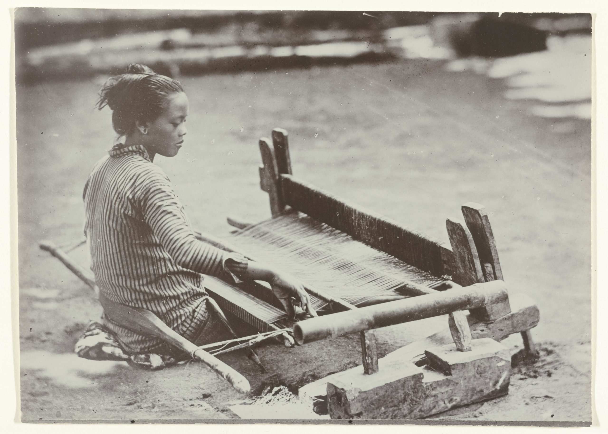 Early photography: Javanese Woman Weaving Cloth on a Loom - Kassian Céphas