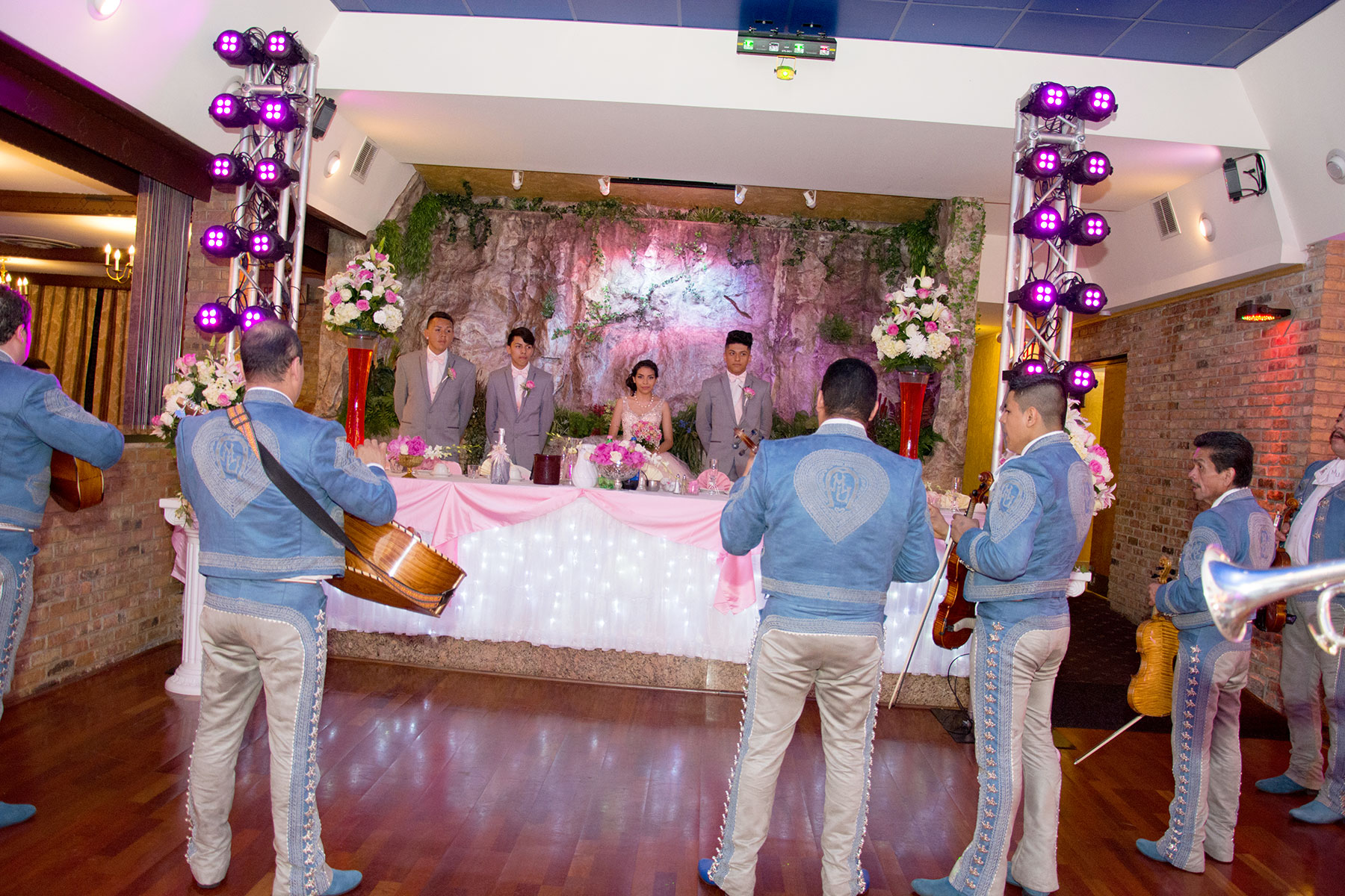 Fotografos en Chicago para Quinceañeras y Bodas, XV Años Fotos y Video  Photography Chicago y Suburbios 708-443-4201, image size:1800x1200