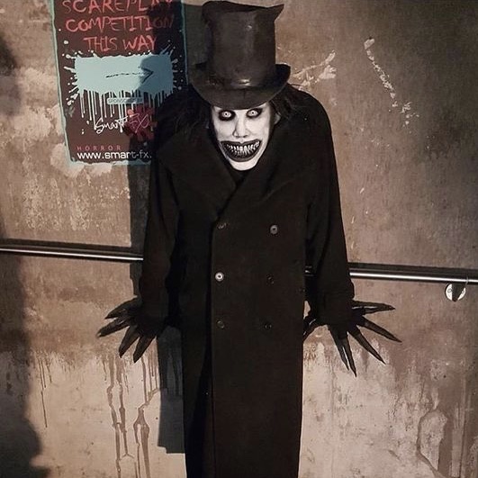 I found this spectacular Babadook cosplay on the web and used it along with picture from the original "Nosferatu" and "Cabinet of Dr. Caligary" to place the angles and lines of the skeletons of the witches.