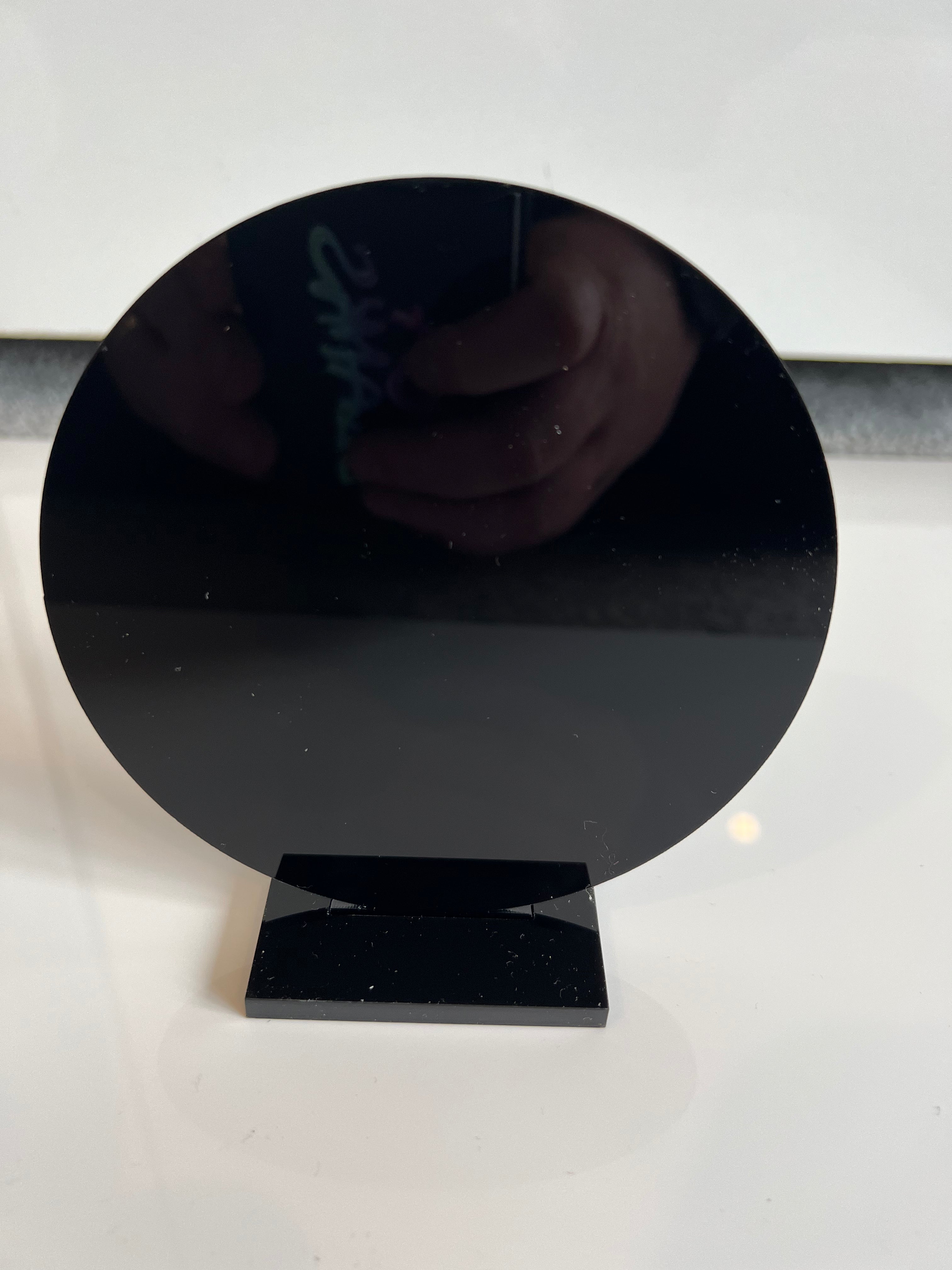 circle plaques - black