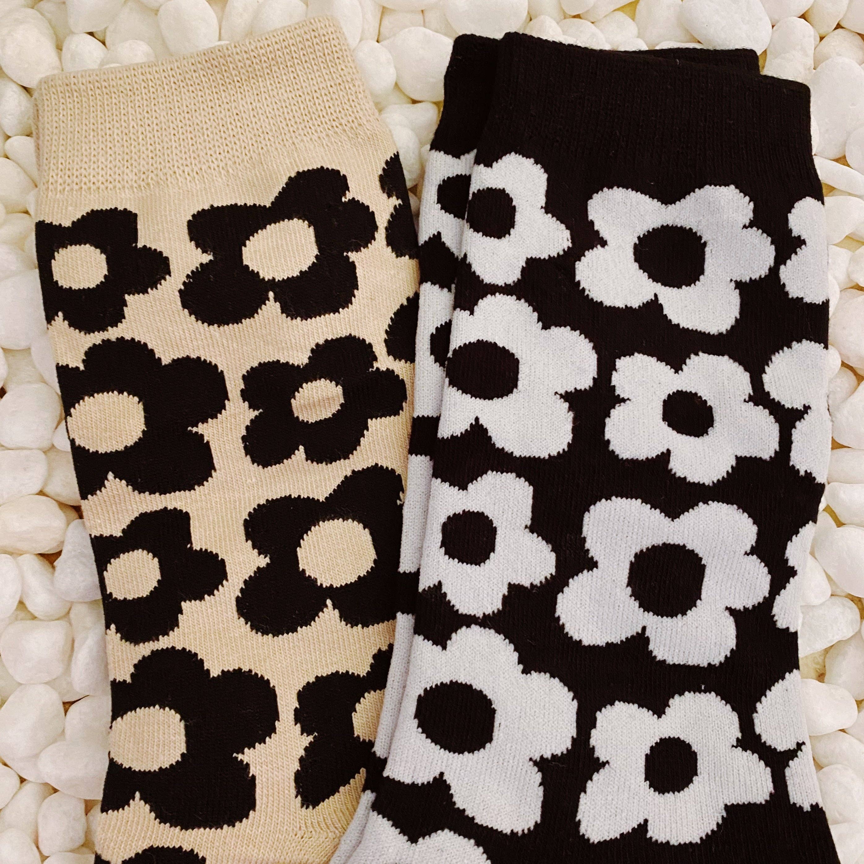 Modern Daisy Socks Set Of 2 Pairs, Black/White