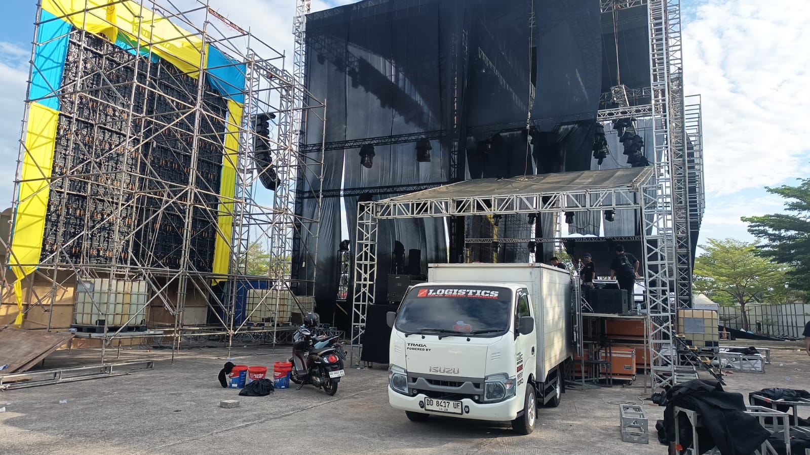 Isuzu Traga
