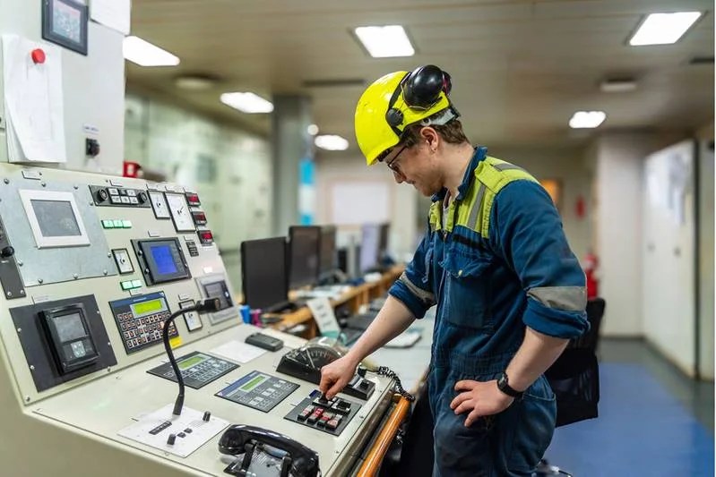 Crew Training Shortfall Is Constraining Battery Uptake