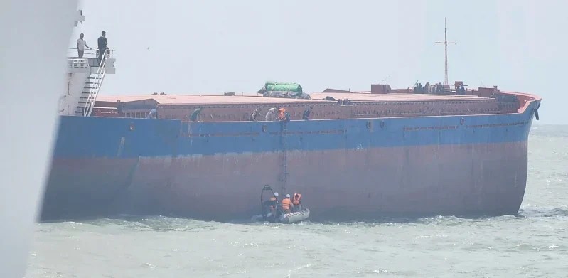Vietnam Rescue Teams Save All Crew After Vessel Sinks Near Soc Trang