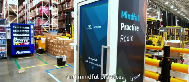 Amazon倉庫、労働者向け休息ボックスをご覧ください