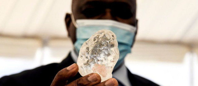 1098カラット、史上3番目に大きいダイヤモンド発見