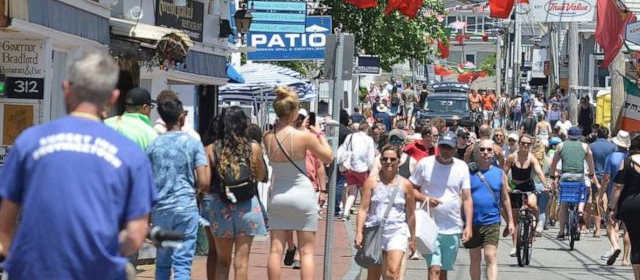 ワクチン接種率の9割以上、日常生活開始！→間もなくコロナ急増