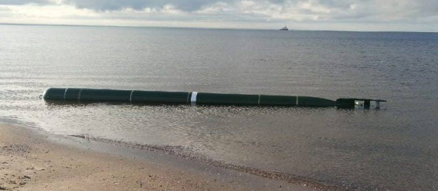 おそロシア、海岸に魚雷のようなものが落ちているのを発見