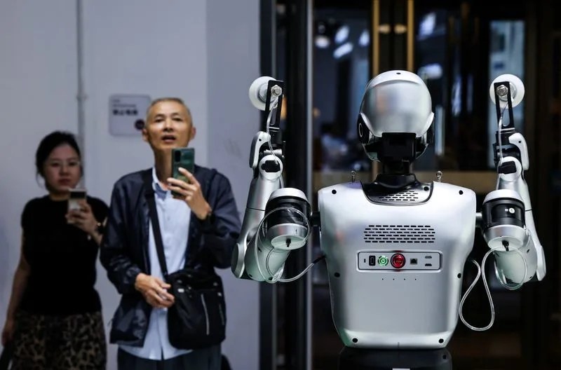 Chinese Robot Makers Unveil 150 Humanoids for Warehouse and Factory Work