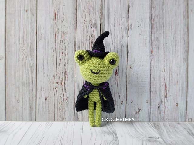 wizard frog amigurumi