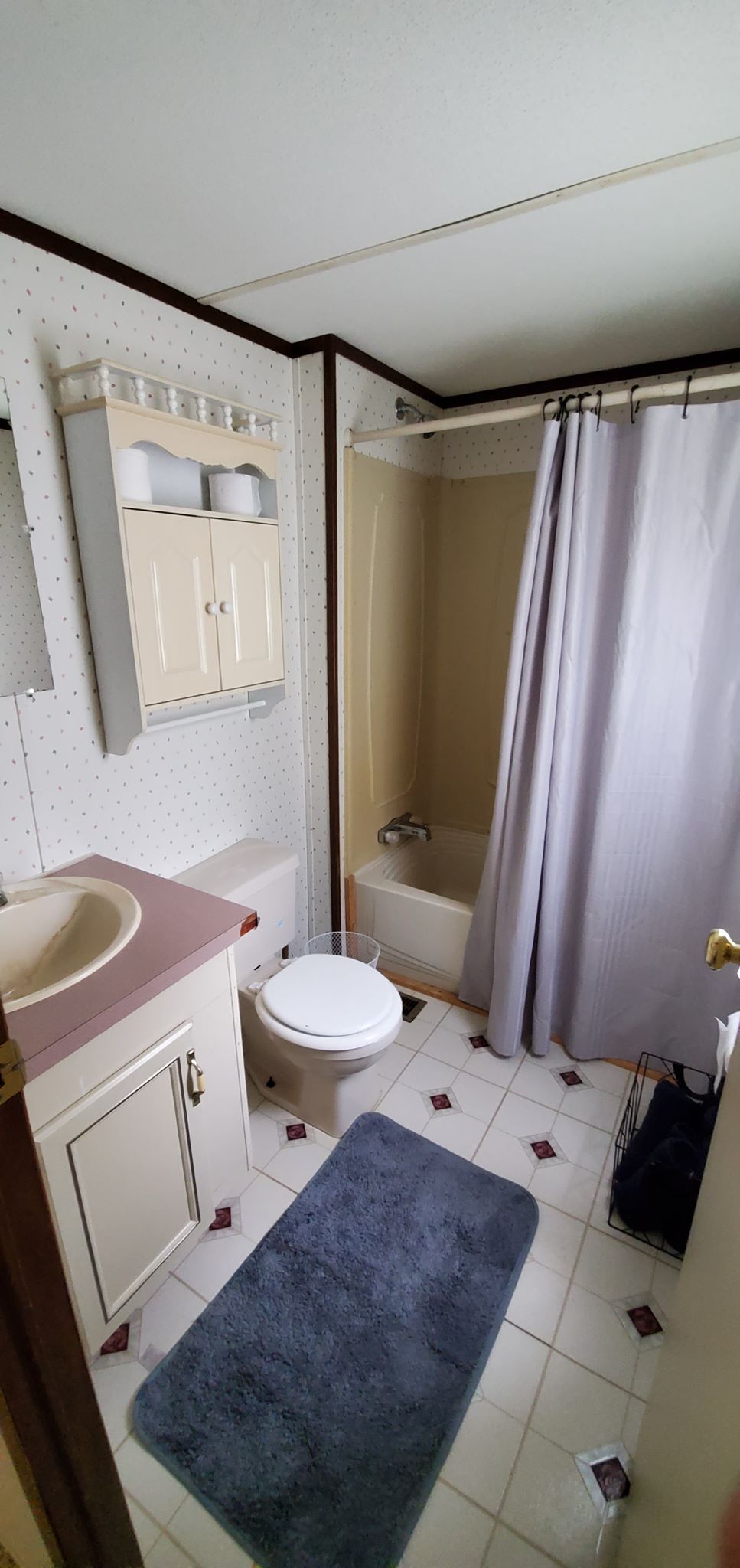 Bath #1 adjacent to bedroom 1