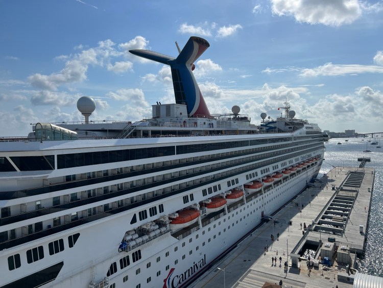 Cruise Ship Shorts - Cruise Ship Carnival Conquest Leaves the Port of Nassau to Head to Home Port