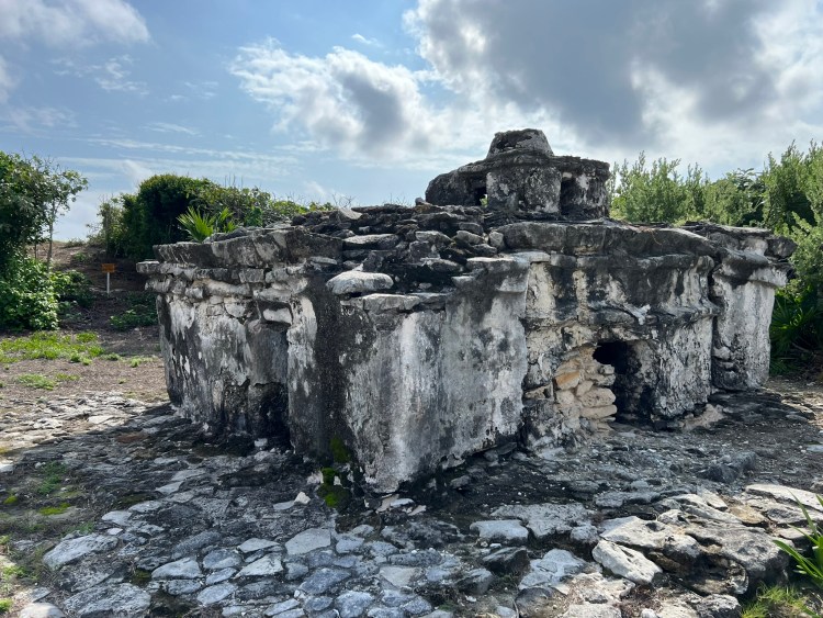 Uncovering the Wonders of Cozumel: The Benefits of a Private Guided Jeep Tour