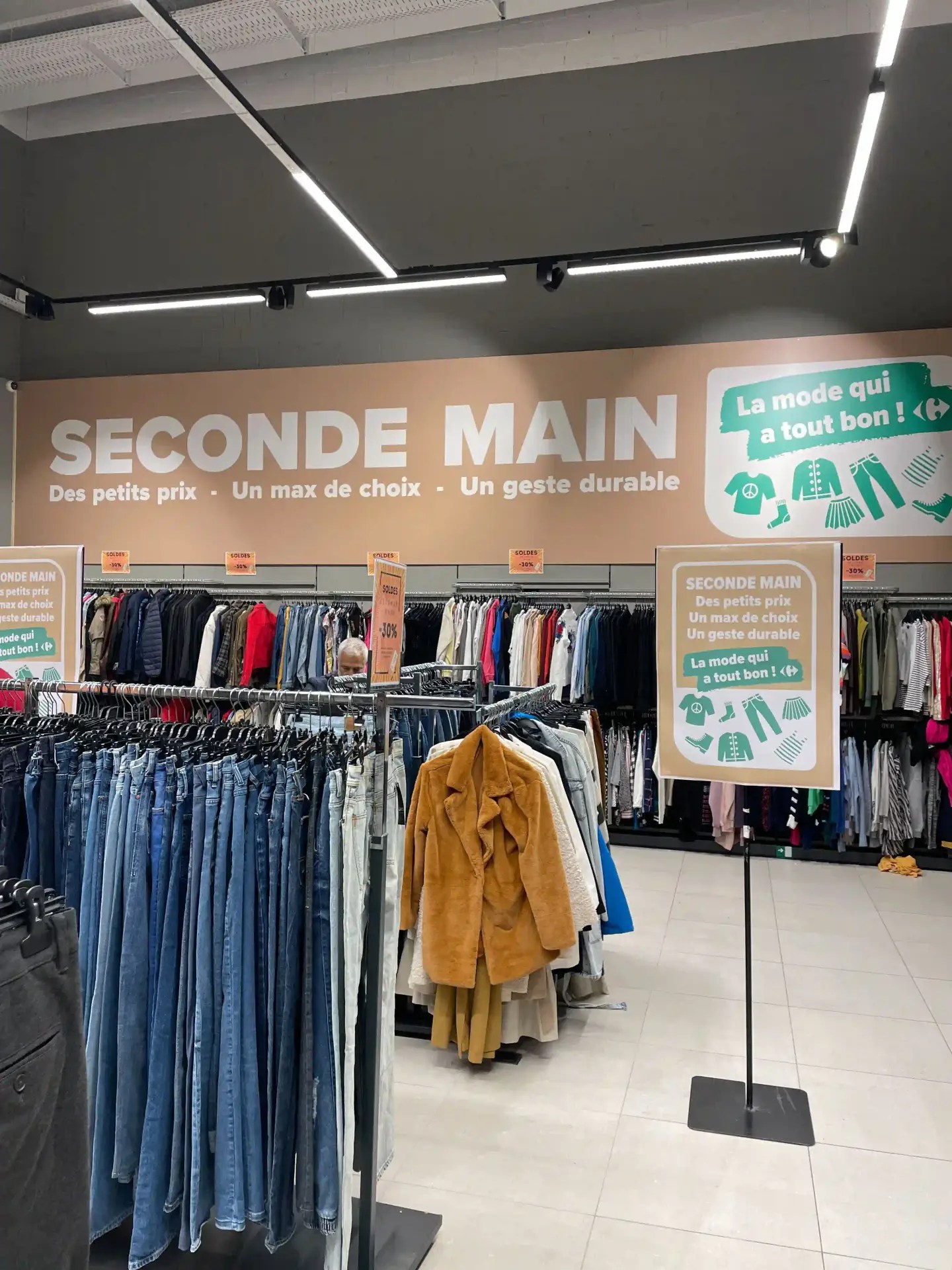 Rayon mode seconde main Carrefour x CrushON mode circulaire