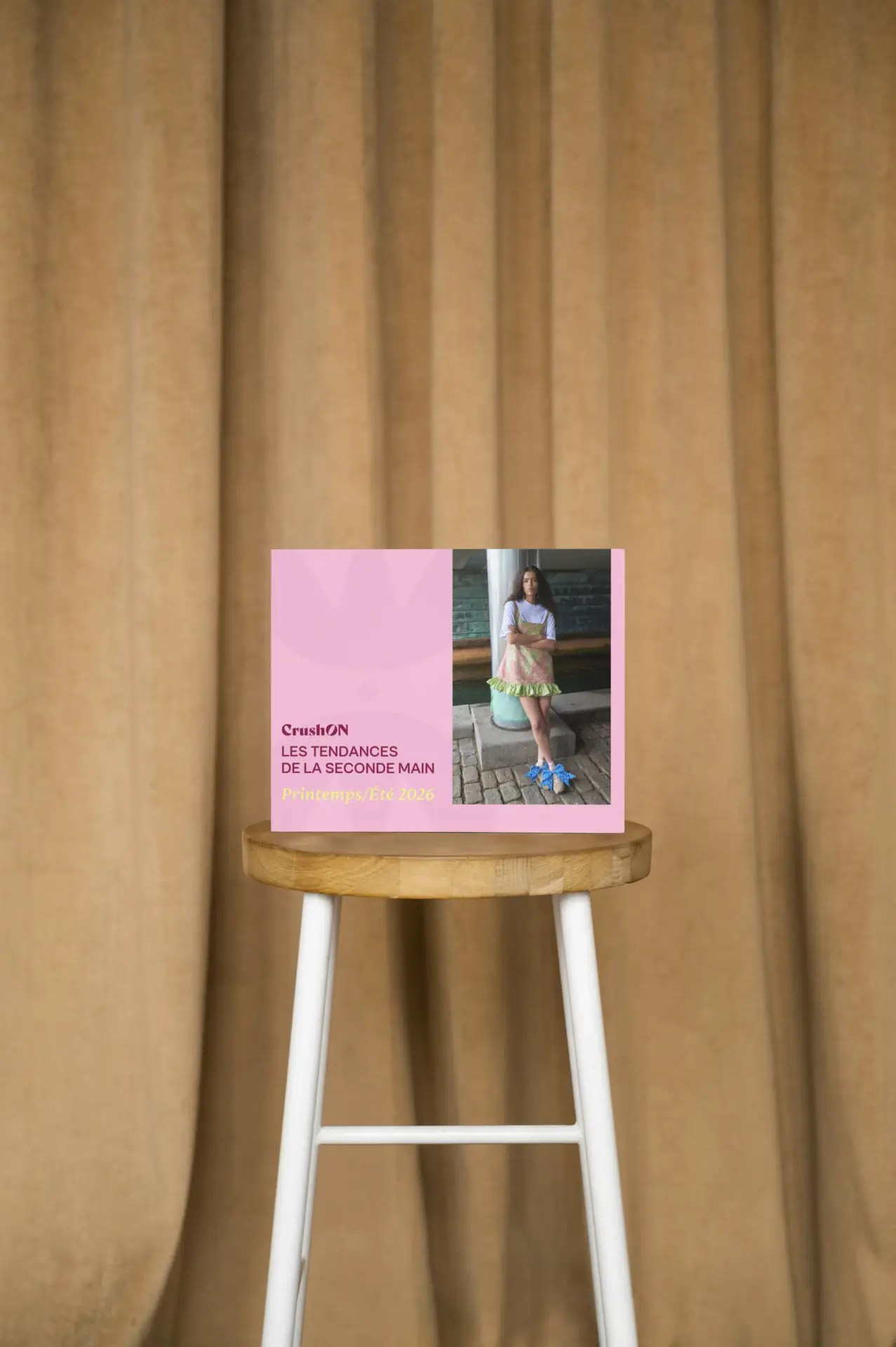Tabouret avec le cahier de tendances seconde main Printemps-Été 2026 CrushON