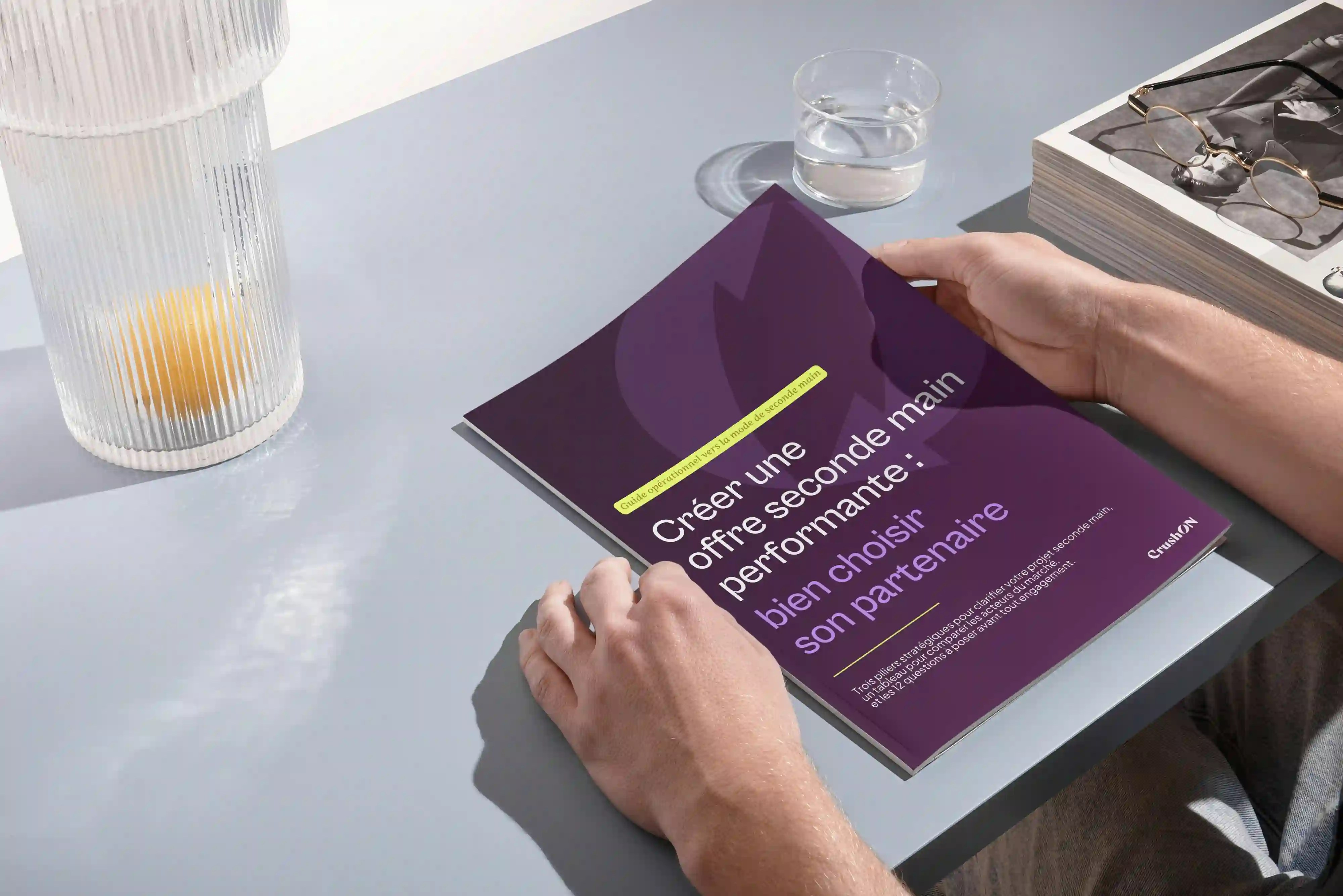 Guide CrushON "Créer une offre seconde main performante : bien choisir son partenaire" tenu en main