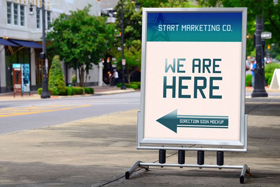 Free Outdoor Advertisement Direction Signage Mockup PSD