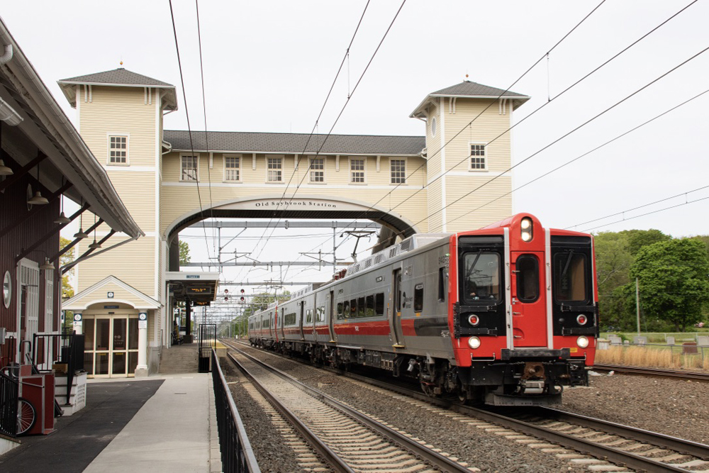 opinion-ct-should-invest-in-the-shore-line-east-train-not-cut-it
