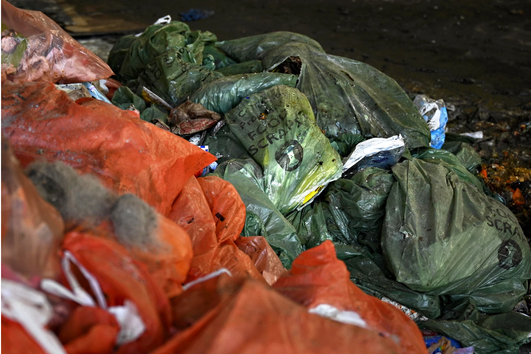 Easy Guide What Size are Kitchen Trash Bags? 2023 AtOnce