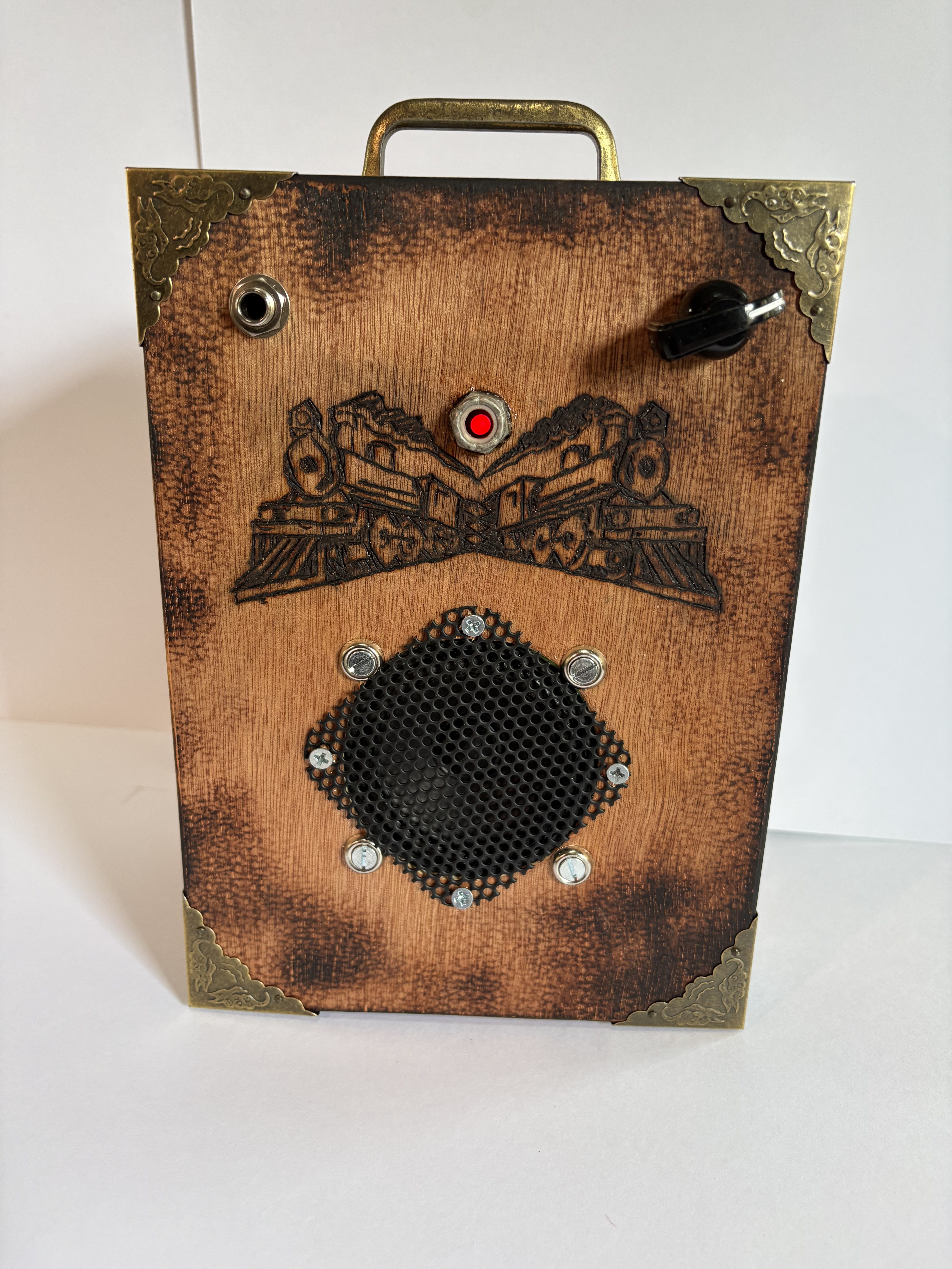 2.5 watt Mini Cigar Box Guitar Amplifier