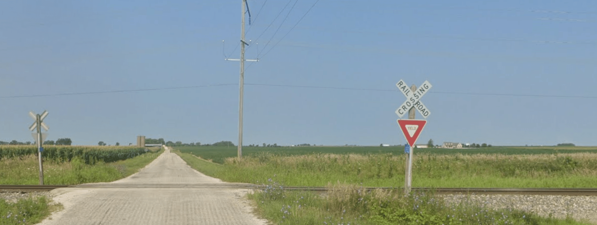 Read more about the article Hundreds of Illinois railroad crossings have minimal protections — and upgrades may take years