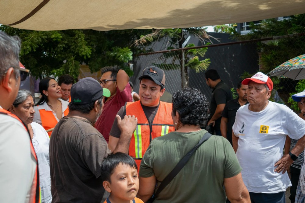 MARCO CUATE ROMERO ENCABEZA ARRANQUE DE PAVIMENTACIÓN DE LA CALLE VILLAHERMOSA EN LOS LAURELES 5 CUATE2
