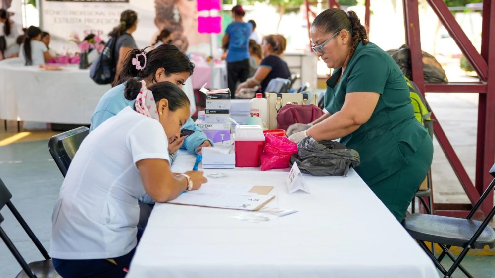 DIF CUAUTLA ACERCA SERVICIOS GRATUITOS DE SALUD Y BELLEZA A LA COLONIA EMILIANO ZAPATA 2 ZP3