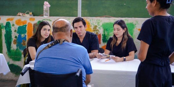 DIF CUAUTLA ACERCA SERVICIOS GRATUITOS DE SALUD Y BELLEZA A LA COLONIA EMILIANO ZAPATA 7 ZP4