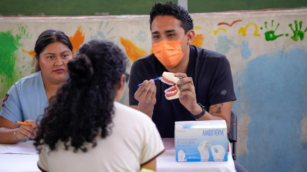 DIF CUAUTLA ACERCA SERVICIOS GRATUITOS DE SALUD Y BELLEZA A LA COLONIA EMILIANO ZAPATA 3 ZP7