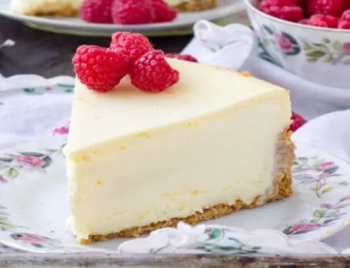 Cheesecake new-yorkais léger, aérien, sur fond de biscuits émiettés