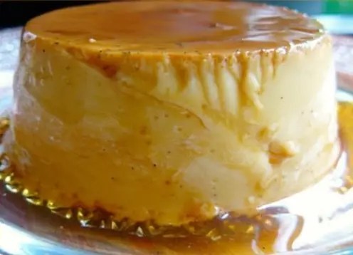 crème caramel démoulée, crème renversée nappée de caramel à la vanille