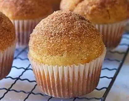 Duffin enrobé de sucre à la cannelle, mi-donut mi-muffin