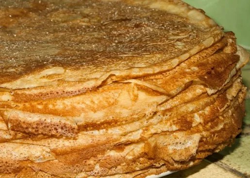Crêpes bretonnes sucrées traditionnelles au froment