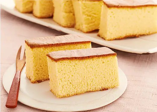 Castella cake tranché, gâteau éponge japonais doré à la mie moelleuse