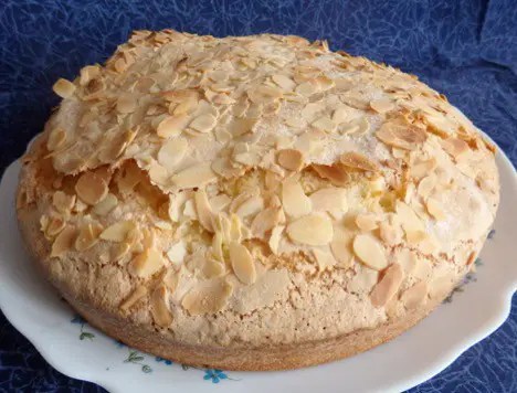Gâteau saintongeais aux amandes effilées dorées, moelleux au cognac
