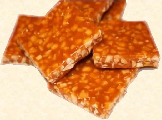 Nougatine maison au caramel et amandes effilées